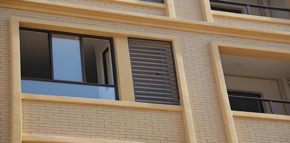 房屋外墻門窗滲水、開裂修繕！(圖1)